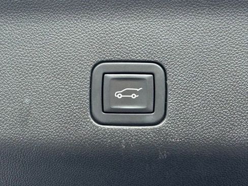 Used 2023 Cadillac Escalade Premium Luxury image 28