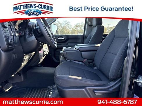 Used 2023 Chevrolet Silverado 2500 Custom w/ Custom Value Package image 9