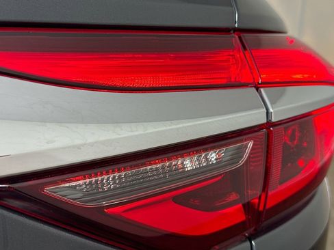 Used 2020 Buick Enclave Essence w/ Sound and Sites Package image 31