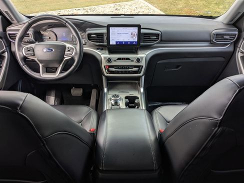 Used 2022 Ford Explorer XLT w/ Equipment Group 202A image 31