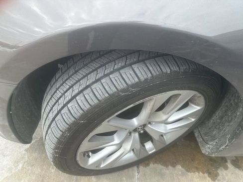 Used 2013 Hyundai Genesis 3.8 image 4