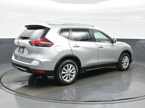 Used 2018 Nissan Rogue SV FWD image 6