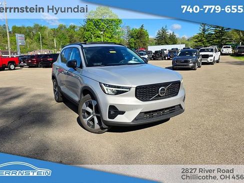 Used 2024 Volvo XC40 B5 Plus w/ Climate Package AWD/4WD image 1