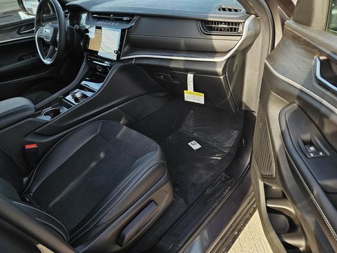 New 2026 Jeep Grand Cherokee L 2WD image 7