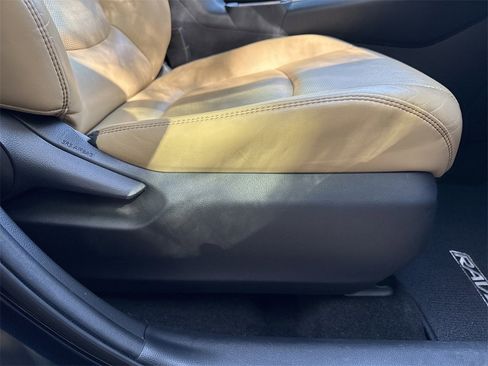 Used 2019 Toyota RAV4 Limited image 41