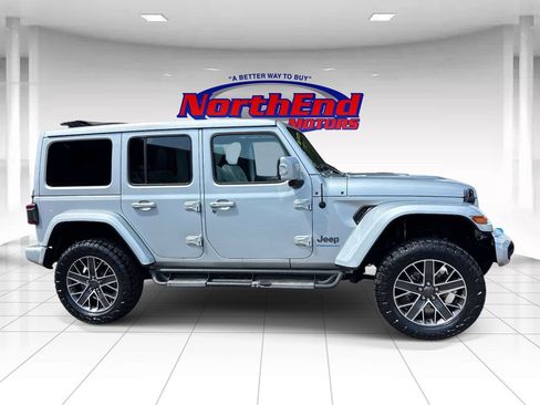 Used 2023 Jeep Wrangler Unlimited Sahara AWD/4WD image 2