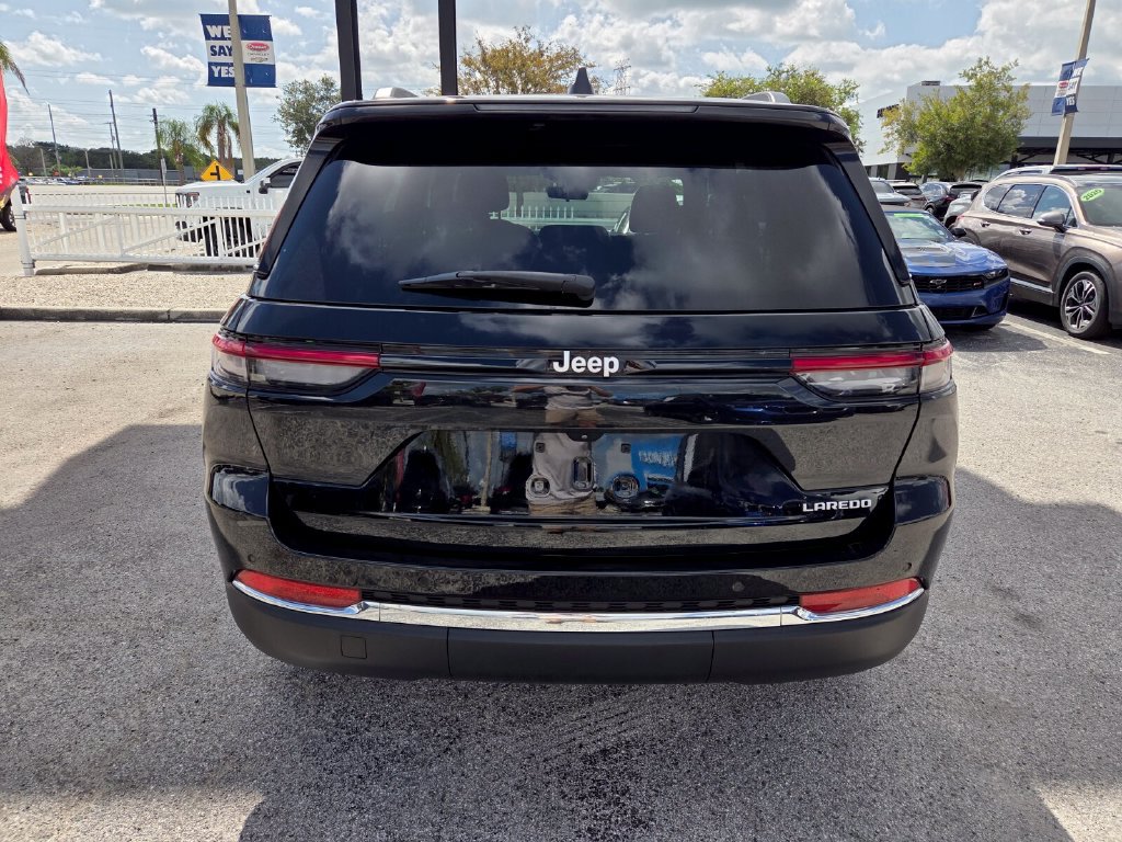 Used 2025 Jeep Grand Cherokee Laredo RWD image 10