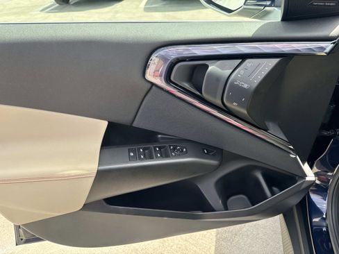 Used 2025 BMW X3 xDrive30i w/ Premium Package image 12