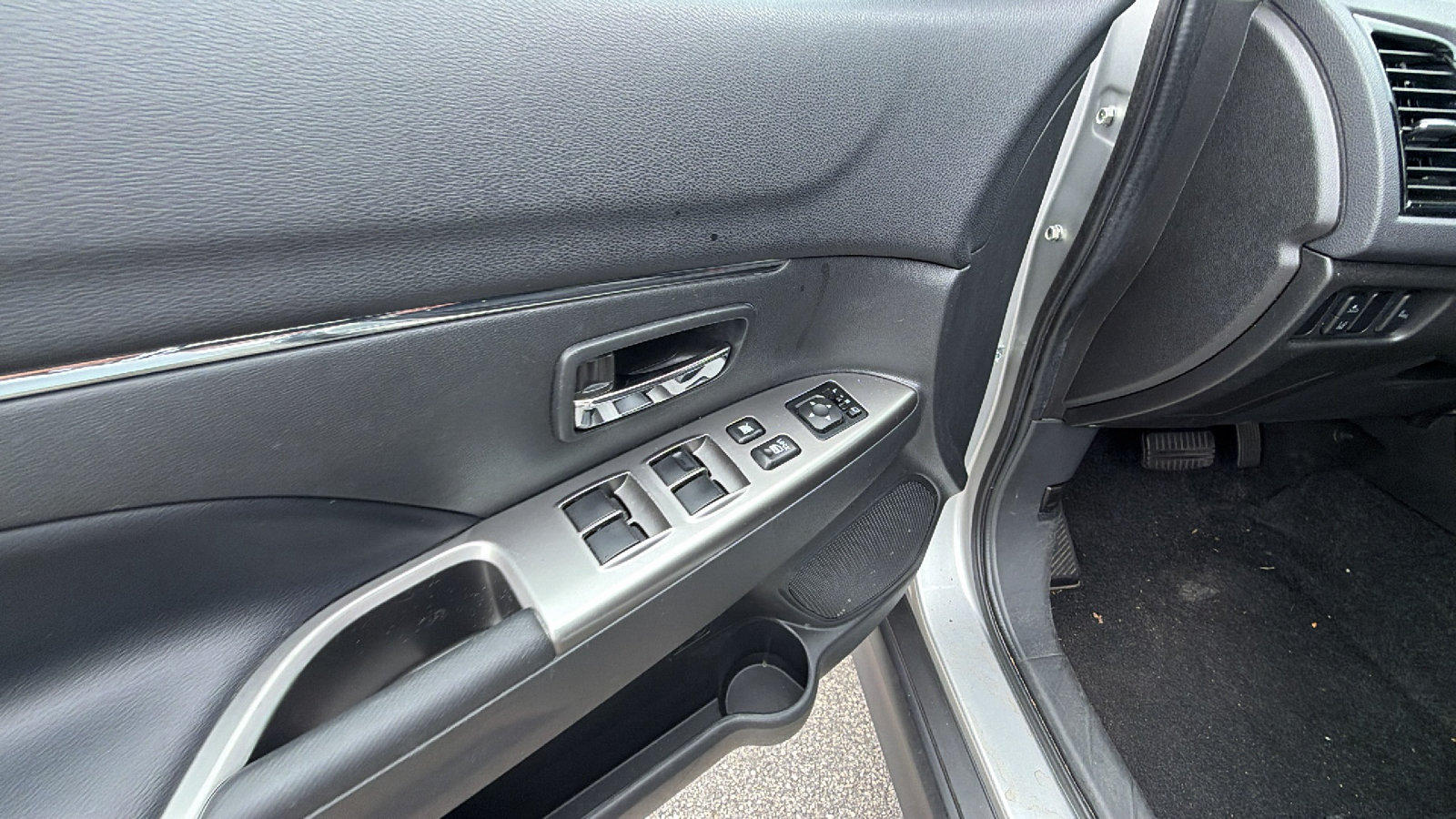 Used 2024 Mitsubishi Outlander Sport AWD image 15