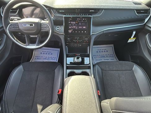 New 2025 Jeep Grand Cherokee Altitude image 13