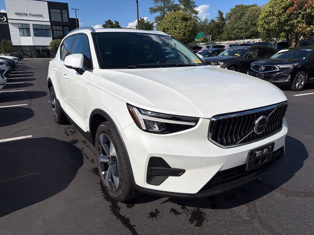 Certified 2024 Volvo XC40 B5 Core AWD/4WD image 6