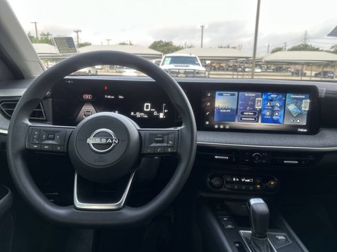 Used 2026 Nissan Kicks SV w/ SV Premium Package FWD image 14