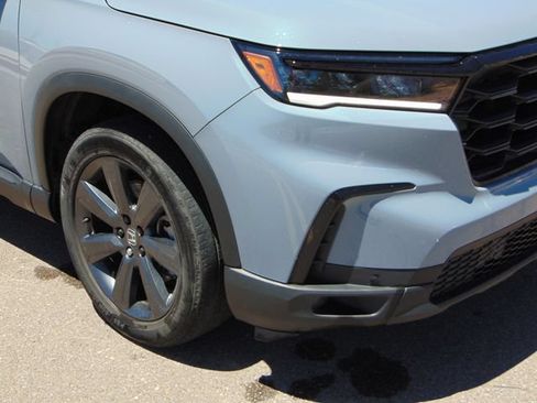 Used 2025 Honda Pilot Sport image 2