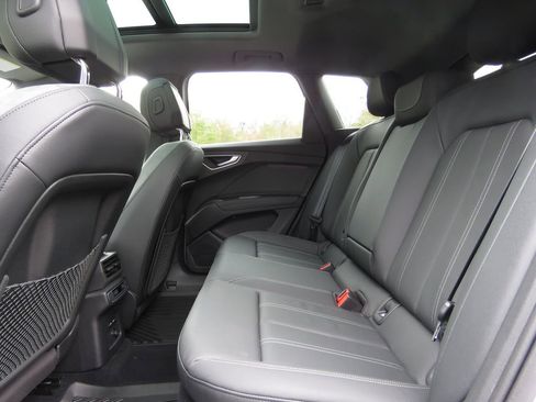 Used 2024 Audi Q4 e-tron Premium Plus AWD/4WD image 20