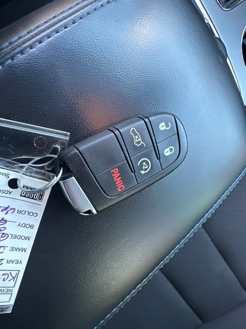 Used 2019 Jeep Grand Cherokee Laredo AWD/4WD image 2