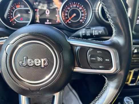 Used 2020 Jeep Wrangler Unlimited Sahara AWD/4WD image 21