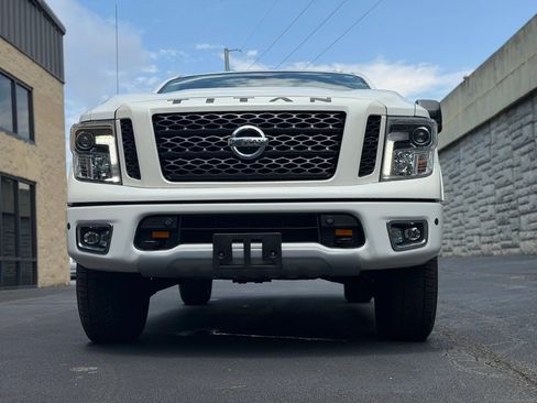 Used 2018 Nissan Titan PRO-4X w/ Pro-4x Convenience Package AWD/4WD image 39