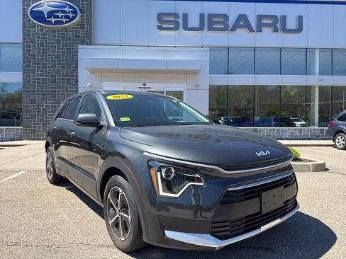 Used 2025 Kia Niro LX FWD image 1