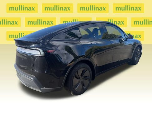 Used 2026 Tesla Model Y Long Range RWD image 3