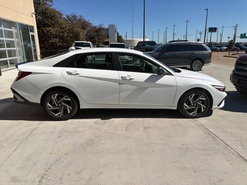 Used 2025 Hyundai Elantra Sport image 14