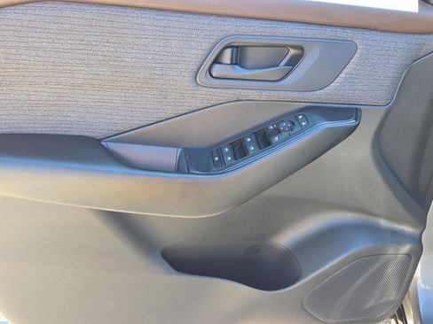 Used 2023 Nissan Rogue S FWD image 17