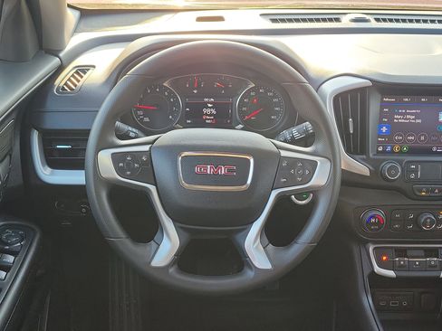 Used 2024 GMC Terrain SLE w/ Driver Convenience Package image 11