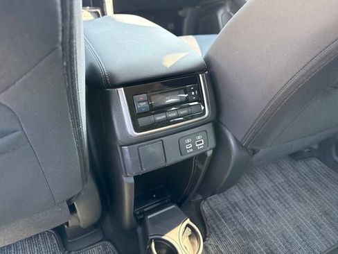 Used 2025 Subaru Ascent Premium AWD/4WD image 17