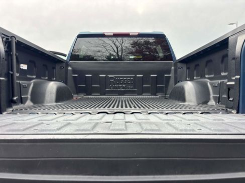 Used 2024 GMC Sierra 1500 SLT image 10