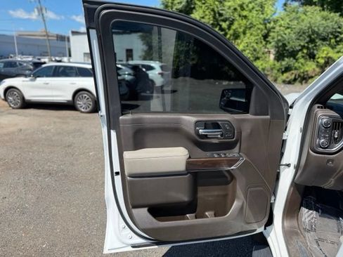 Used 2019 GMC Sierra 1500 SLT w/ X31 Off-Road Package AWD/4WD image 15