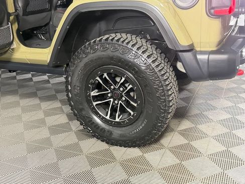 Used 2025 Jeep Wrangler Unlimited Rubicon AWD/4WD image 11