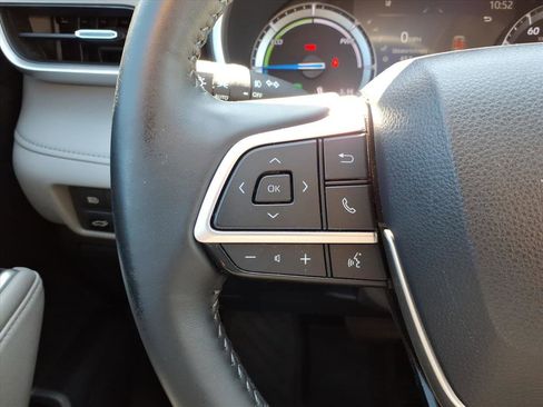 Used 2022 Toyota Highlander XLE AWD/4WD image 24