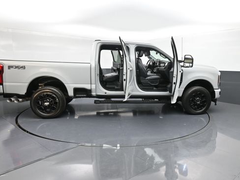 Used 2025 Ford F250 Lariat w/ Black Appearance Package image 38