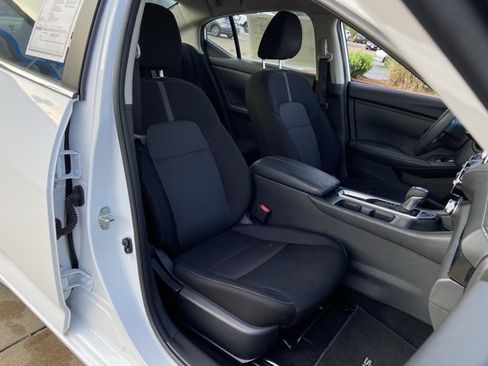 Used 2025 Nissan Sentra SV FWD image 29