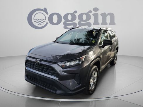 Used 2021 Toyota RAV4 LE FWD image 1