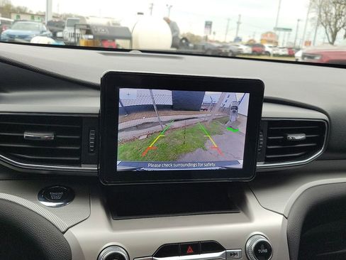 Used 2022 Ford Explorer XLT w/ Equipment Group 202A image 17