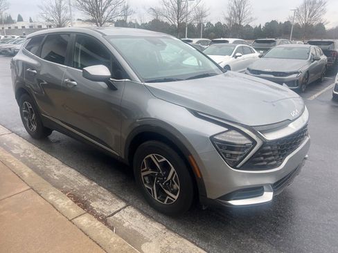 Certified 2024 Kia Sportage LX image 3