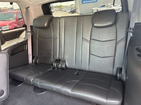 Used 2015 Cadillac Escalade Luxury AWD/4WD image 28