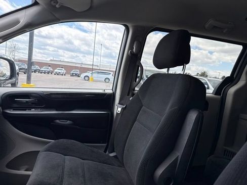 Used 2020 Dodge Grand Caravan SE FWD image 15