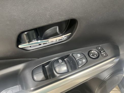 Used 2019 Nissan Kicks SR w/ SR Premium Package FWD image 21