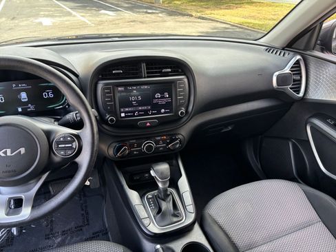 Used 2025 Kia Soul LX w/ LX Technology Package image 30