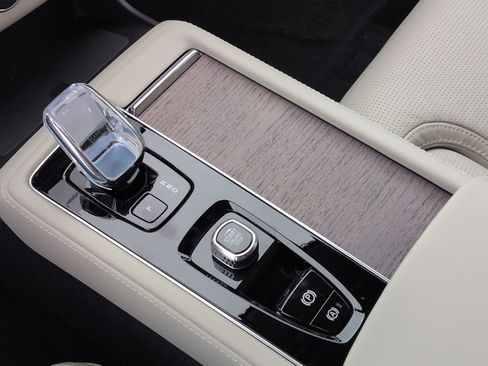 New 2026 Volvo XC90 T8 Ultra w/ Protection Package Premier image 13