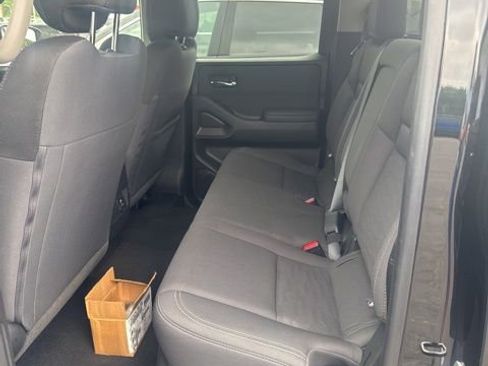 Used 2024 Nissan Frontier SV w/ SV Convenience Package image 6
