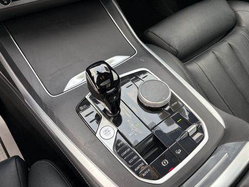 Used 2022 BMW X7 xDrive40i w/ Cold Weather Package AWD/4WD image 14
