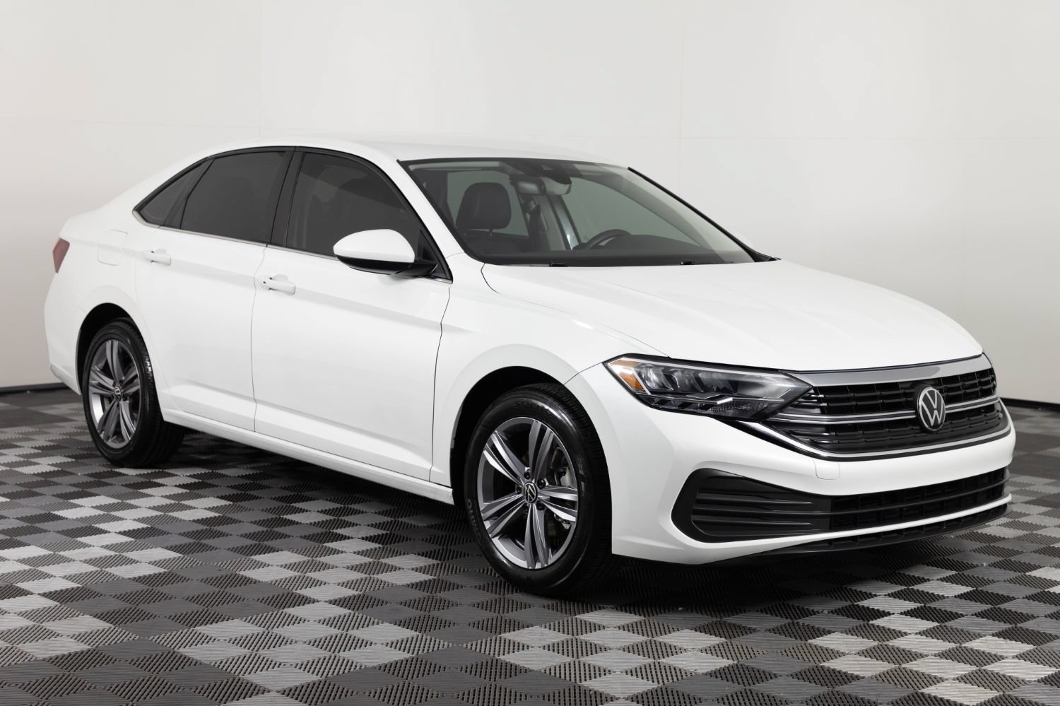 Used 2024 Volkswagen Jetta SE FWD image 9