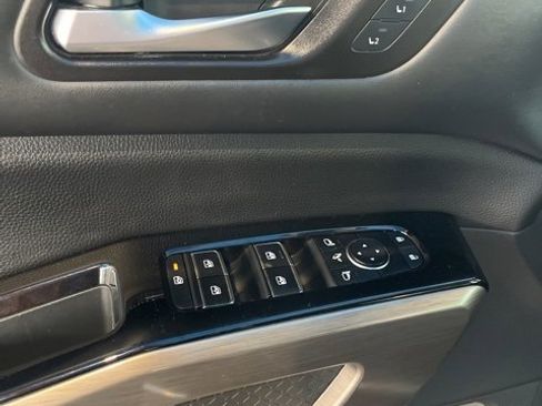 Used 2022 Nissan Pathfinder Platinum w/ Cargo Package image 12