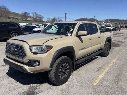 Used 2018 Toyota Tacoma TRD Off-Road AWD/4WD image 1