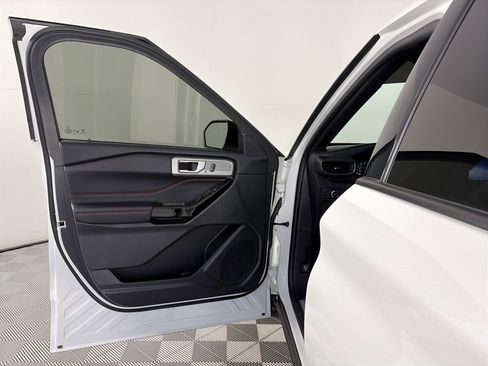 Used 2023 Ford Explorer ST-Line w/ Class IV Trailer Tow Package image 10