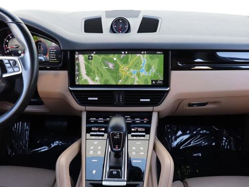 Used 2019 Porsche Cayenne image 47
