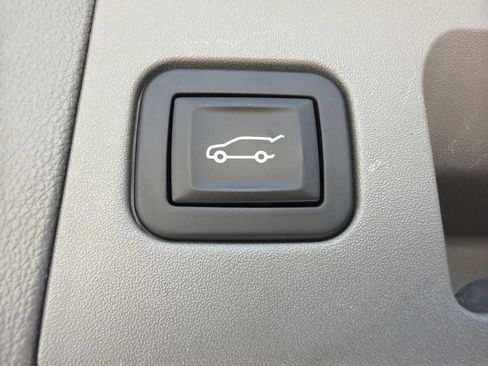 Used 2017 Cadillac XT5 Luxury w/ Driver Awareness Package FWD image 13
