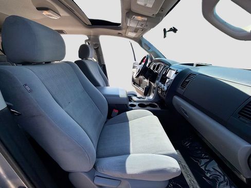 Used 2016 Toyota Sequoia SR5 AWD/4WD image 30